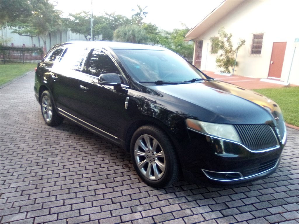 2014 Lincoln MKT photo 4