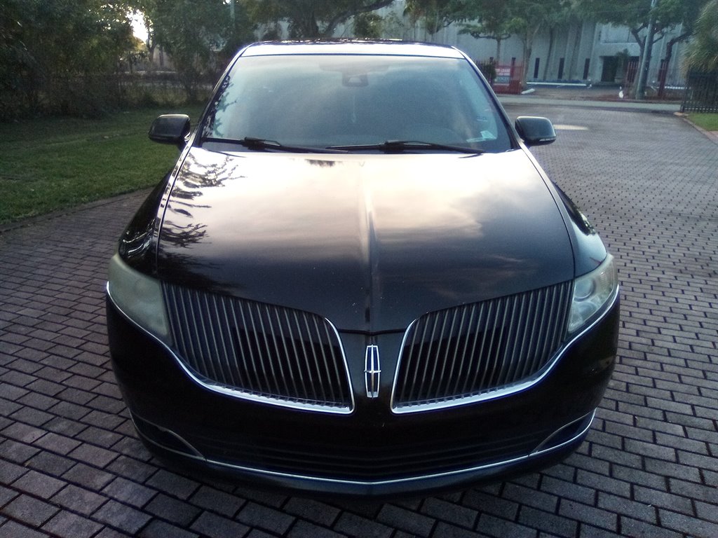 2014 Lincoln MKT photo 3