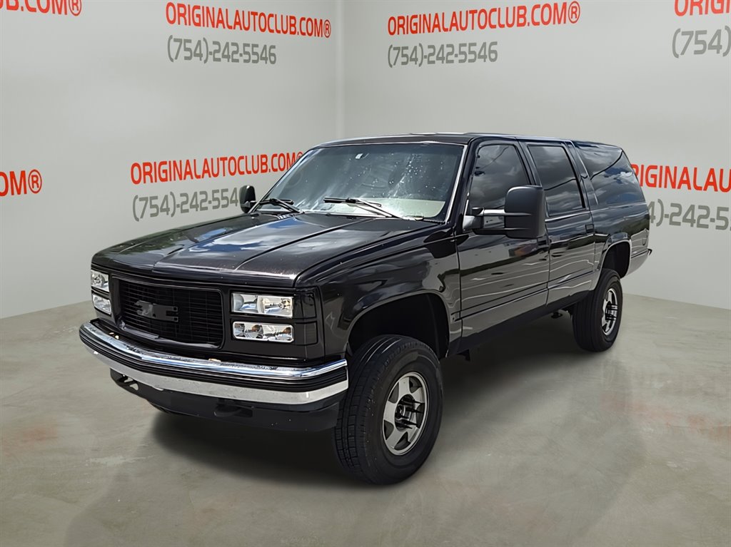 1996 GMC Suburban's photo